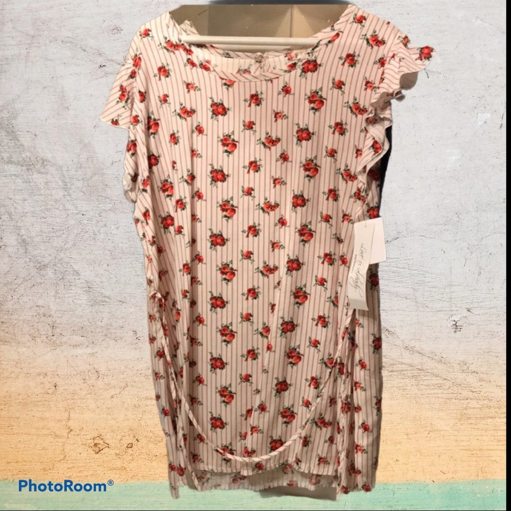 Floral Maternity shirt XL NWT white maternity top floral and stripe baby bump